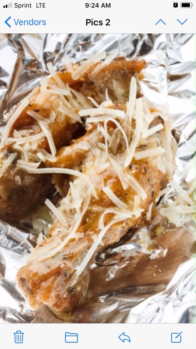 (4) Classic Wings Snack Pack.